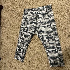 NET Tek Gear capri leggings